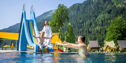 Hotels am See - Umgebungsschwerpunkt: Berg - Oberwöllan - Outdoor Pool mit Rutsche  - Familien - Sportresort BRENNSEEHOF 