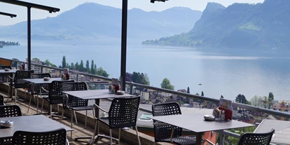 Hotels am See - Art des Seezugangs: öffentlicher Seezugang - Greppen - Roggerli Terasse  - Panoramahotel-Restaurant Roggerli