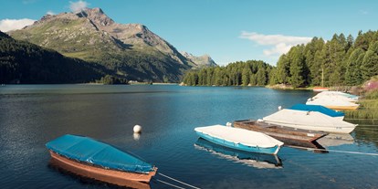 Hotels am See - Kiosk am See - Casaccia - Hoteleigenes Ruderboot auf dem Silsersee - Parkhotel Margna