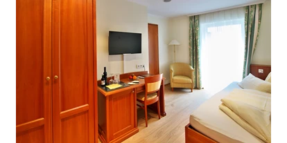 Hotels am See - WLAN - Oberösterreich - Einzelzimmer Blick in die Stöcklgasse - Seeböckenhotel Zum Weissen Hirschen