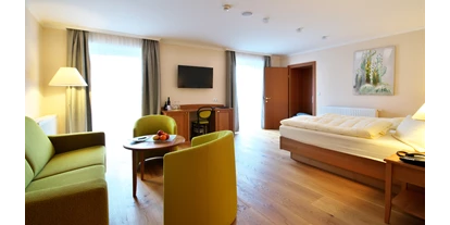 Hotels am See - Restaurant am See - Oberösterreich - Doppelzimmer mit Holzboden - Seeböckenhotel Zum Weissen Hirschen