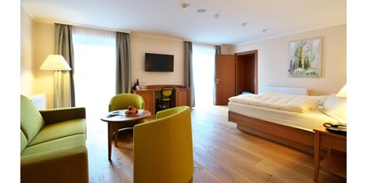 Hotels am See - Garten mit Seezugang - Kaltenbach (Bad Ischl) - Doppelzimmer mit Holzboden - Seeböckenhotel Zum Weissen Hirschen