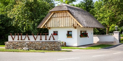 Hotels am See - Abendmenü: à la carte - Burgenland - Einfahrt VILA VITA Pannonia - VILA VITA Pannonia