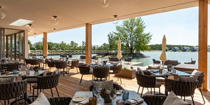 Hotels am See - Fahrstuhl - Österreich - Terrasse Seerestaurant "die Möwe" - VILA VITA Pannonia