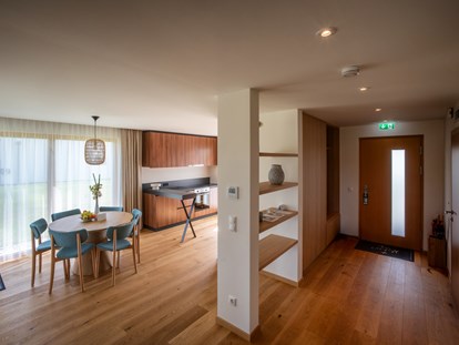 Hotels am See - Bettgrößen: Doppelbett - PLZ 7152 (Österreich) - Residenzen am See - parkside - Essbereich/Küche/Eingangsbereich  - VILA VITA Pannonia