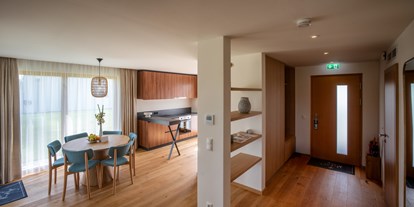 Hotels am See - Fahrstuhl - Residenzen am See - parkside - Essbereich/Küche/Eingangsbereich  - VILA VITA Pannonia