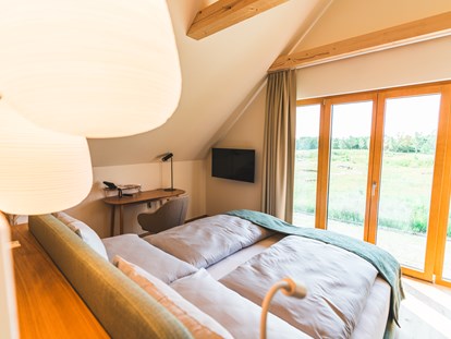 Hotels am See - Bettgrößen: Doppelbett - Neusiedler See - Residenzen am See - parkside - Schlafzimmer 2 Ausblick - VILA VITA Pannonia