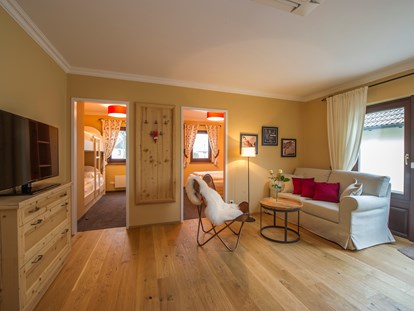 Hotels am See - Bettgrößen: Doppelbett - Neusiedler See - Bungalow A2 - Wohn- und Essbereich - VILA VITA Pannonia