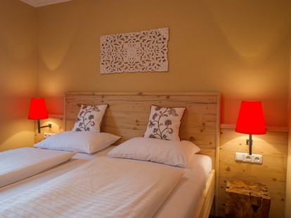 Hotels am See - Terrasse - Bungalow A2 - Schlafzimmer  - VILA VITA Pannonia