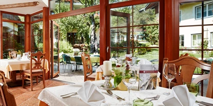 Hotels am See - Art des Seezugangs: Strandbad - Krössenbach - Restaurant / Josefistube - RomantikHotel Zell Am See