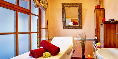 Hotels am See - Liegewiese direkt am See - Rosental (Leogang) - Wellnessbereich / Massage - RomantikHotel Zell Am See