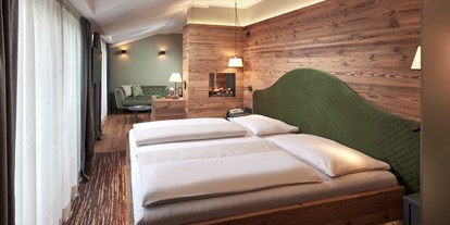Hotels am See - Bettgrößen: Doppelbett - Obsmarkt - Altholzsuite Pinzgauer  - RomantikHotel Zell Am See