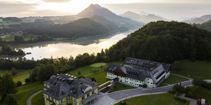 Hotels am See - Unterkunftsart: Hotel - Salzburg - Das Arabella Jagdhof Resort am Fuschlsee in der Morgensonne - Arabella Jagdhof Resort am Fuschlsee