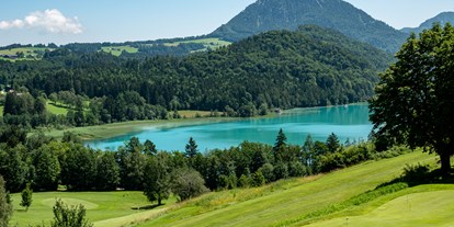 Hotels am See - PLZ 5340 (Österreich) - Blick auf den kristallblauen Fuschlsee - Arabella Jagdhof Resort am Fuschlsee