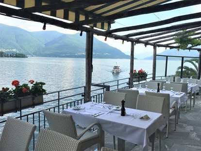 Hotels am See - Balkon - Agarone - auf der schönster Seeterasse am Lago Maggiore speisen - Art Hotel Posta al lago