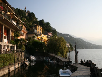 Hotels am See - Verpflegung: Halbpension - Agarone - Früh Morgens von der Sonne geküsst! - Art Hotel Posta al lago