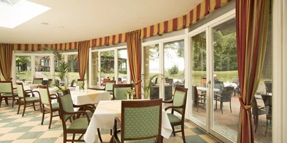 Hotels am See - Fahrstuhl - Gülzow (Landkreis Rostock) - Wintergarten im Restaurant "Schröders" - Kurhaus am Inselsee