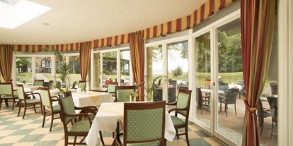 Hotels am See - Hotel unmittelbar am See - Seenplatte - Wintergarten im Restaurant "Schröders" - Kurhaus am Inselsee
