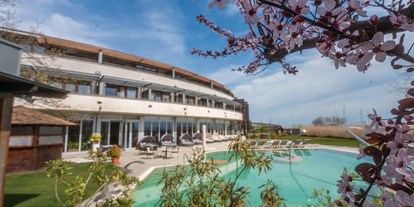 Hotels am See - Pools: Außenpool nicht beheizt - Hotel Golden Lake Resort