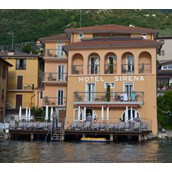 Urlaub am See - Seite von Gardasee mit Terrasse - HOTEL SIRENA