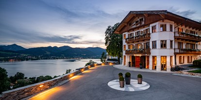 Hotels am See - Bettgrößen: Queen Size Bett - Oberbayern - Haus Tegernsee außen - Hotel DAS TEGERNSEE