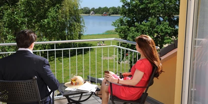 Hotels am See - Restaurant am See - Groß Schwiesow - Zimmer Seeseite mit Balkon - Strandhaus am Inselsee