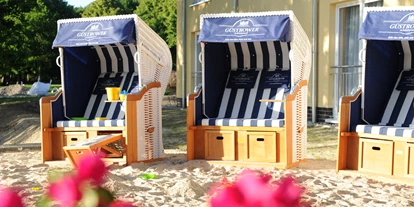 Hotels am See - Abendmenü: à la carte - Mühl Rosin - Strandkörbe auf unserer Terrasse - Strandhaus am Inselsee