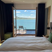 Hotels am See: Schlafzimmer mit Seeblick - Seehaus Apartments am Kochelsee