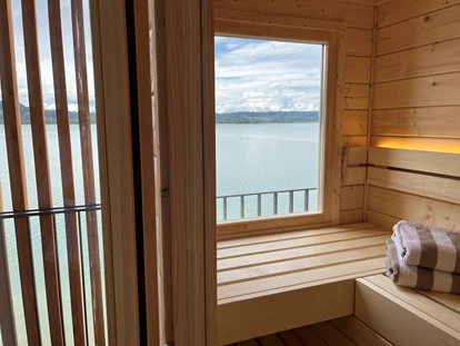 Hotels am See - Sauna - Deutschland - Private Aussensauna mit Blick auf den Kochelsee - Seehaus Apartments am Kochelsee