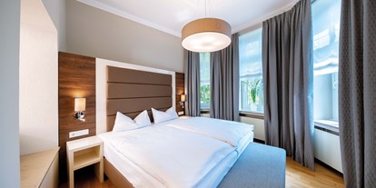 Hotels am See - Bettgrößen: Queen Size Bett - Hotel Haus Delecke