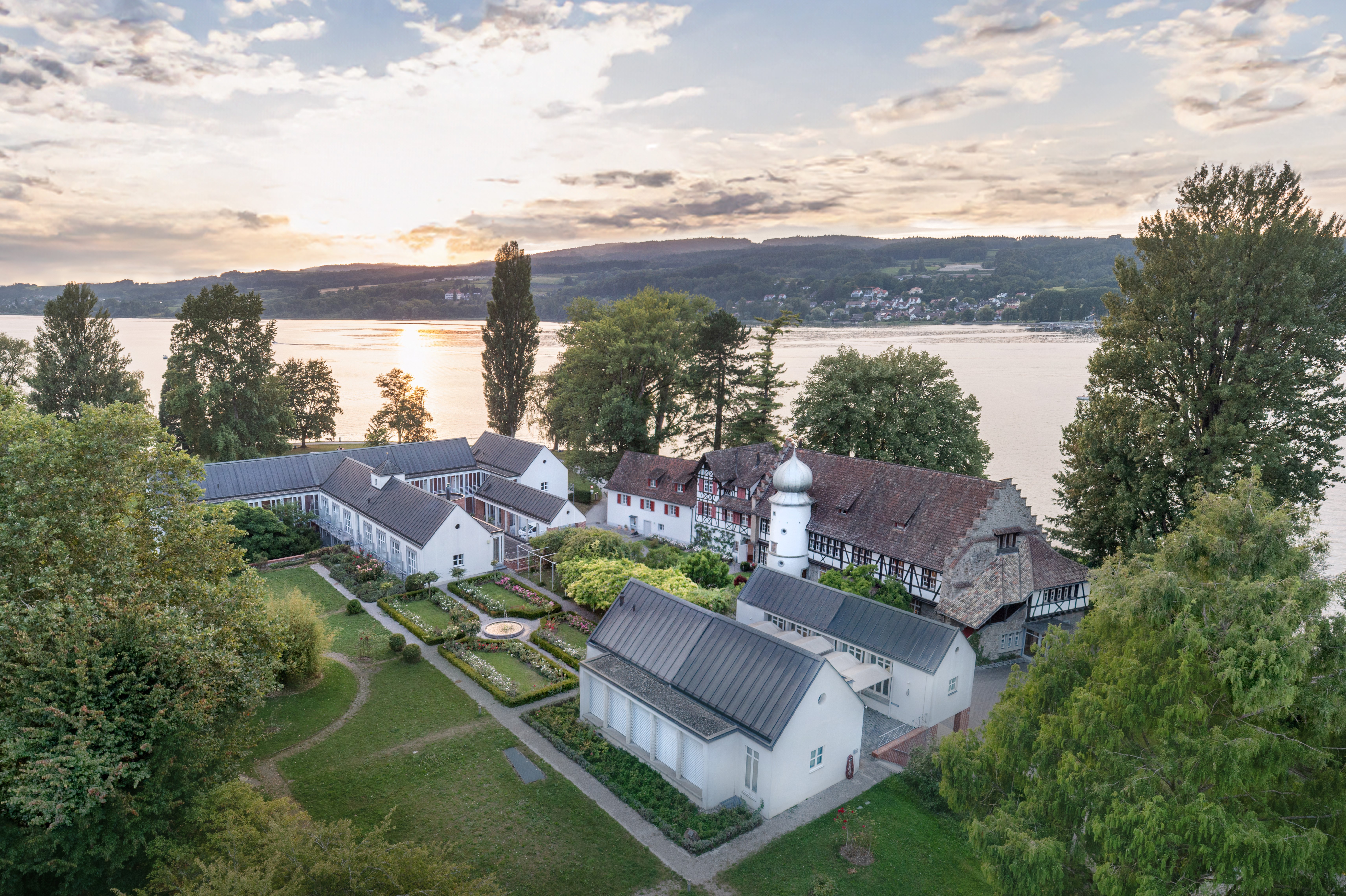 Urlaub am See - See & Park Hotel Feldbach in Steckborn am Bodensee, Aussenansicht - See & Park Hotel Feldbach