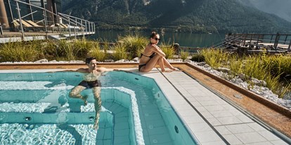 Hotels am See - Dampfbad - PLZ 6215 (Österreich) - Ein Whirlpool zur Seeseite ladet zum verweilen ein. - Travel Charme Fürstenhaus Am Achensee
