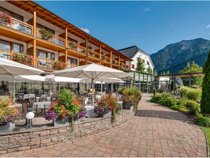 Hotels am See - Restaurant - Tirol - Die Bergterrasse ist ein Idealer Ort für einen Snack tagsüber oder den Sonnenuntergang am Abend zu genießen. - Travel Charme Fürstenhaus Am Achensee