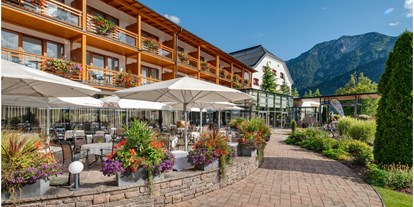 Hotels am See - SUP Verleih - Österreich - Die Bergterrasse ist ein Idealer Ort für einen Snack tagsüber oder den Sonnenuntergang am Abend zu genießen. - Travel Charme Fürstenhaus Am Achensee