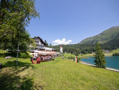 Hotels am See - Garten mit Seezugang - Graubünden - Hotel Seebüel