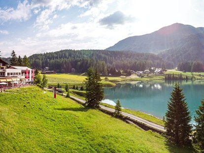 Hotels am See - Liegewiese direkt am See - Graubünden - Hotel Seebüel
