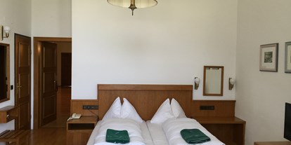 Hotels am See - Garten mit Seezugang - Pranzing - Doppelzimmer Villa - Hotel Post