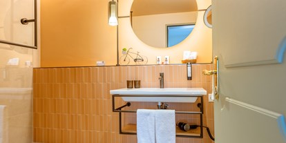 Hotels am See - Bettgrößen: Twin Bett - Ascona - Badezimmer Junior- Suite Classic - Sunstar Hotel Brissago - Sunstar Hotel Brissago