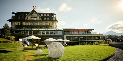 Hotels am See - Abendmenü: 3 bis 5 Gänge - Thun - Belvédère Strandhotel Blick vom Hotelpark - Strandhotel Belvedere