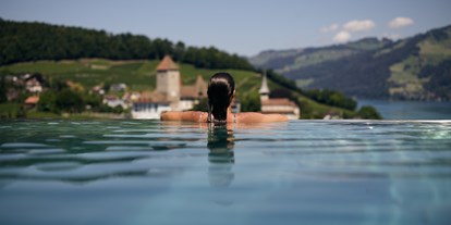 Hotels am See - Pools: Infinity Pool - Aeschiried - Infinitypool - Strandhotel Belvedere