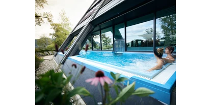 Hotels am See - Pools: Innenpool - Mülenen - Outdoor-Süsswasserpool, 30m² - Deltapark Vitalresort