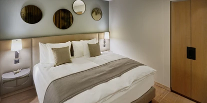 Hotels am See - Bettgrößen: Doppelbett - Thun - Schlafzimmer - Panorama Suite Schloss - Hotel Seepark Thun - Hotel Seepark