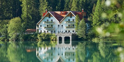 Hotels am See - Liegewiese direkt am See - Italien - Hotel Seehaus