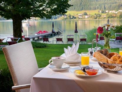 Hotels am See - Liegewiese direkt am See - Oberleiten (Straß im Attergau) - Hotel Seewinkel & Seeschlössl