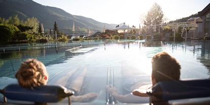 Hotels am See - Pools: Außenpool beheizt - Salzburg - Ebner's Waldhof am See