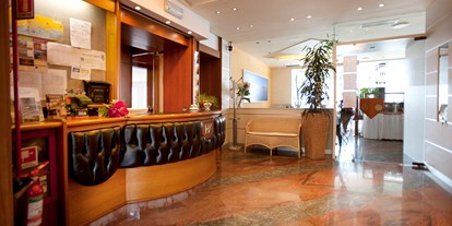 Hotels am See - Art des Seezugangs: hoteleigener Steg - Gardasee - Verona - Reception - Hotel Venezia