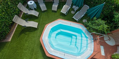 Hotels am See - Pools: Außenpool beheizt - Malcesine - Whirlpool - Hotel Venezia