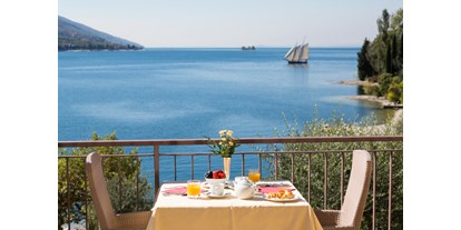 Hotels am See - Art des Seezugangs: öffentlicher Seezugang - Gardasee - Verona - Blick vom Restaurant - Hotel Maximilian