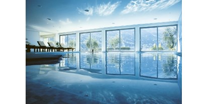 Hotels am See - Art des Seezugangs: öffentlicher Seezugang - Castelletto diBrenzone - Das Hallenbad - Hotel Maximilian
