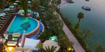 Hotels am See - Liegewiese direkt am See - Gardasee - Verona - Beheizter Pool mit Blick auf den See: eine echte Magie.  - Belfiore Park Hotel